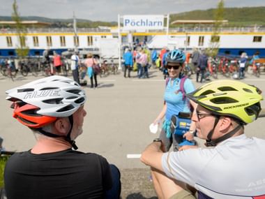 Pöchlarn Cyclotouristes bateau et vélo à Pöchlarn